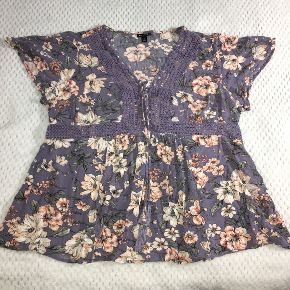 Torrid Top, Cap Sleeves, V-Neck, Purple, Lace Trim, Flower Print Size 1